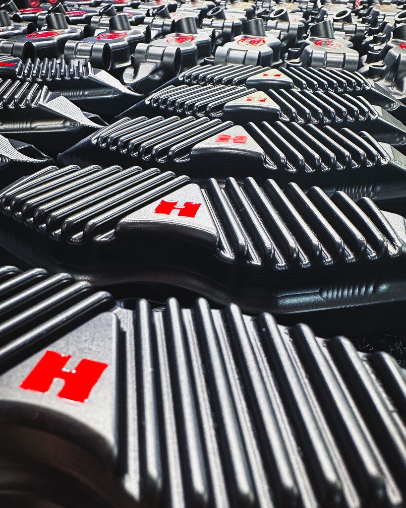 helperformance's tweet image. Freshly #Anodised finish. Freshly painted logos. Ready to be assembled! A selection of 100, and 108mm #Calipers... #CNC #Machining to be proud of!⁠
⁠
#HELPerformance