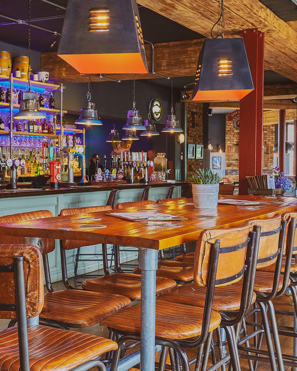 arnosarms's tweet photo. Happy Father’s Day from all of us here at The Arnos Arms! 💪
⁠
Whether you’re joining us for a roast today, or spending some quality time at home, we hope that all of you &amp; the important men in your lives have a wonderful day ❤️ https://t.co/B4c7NDJ8CO