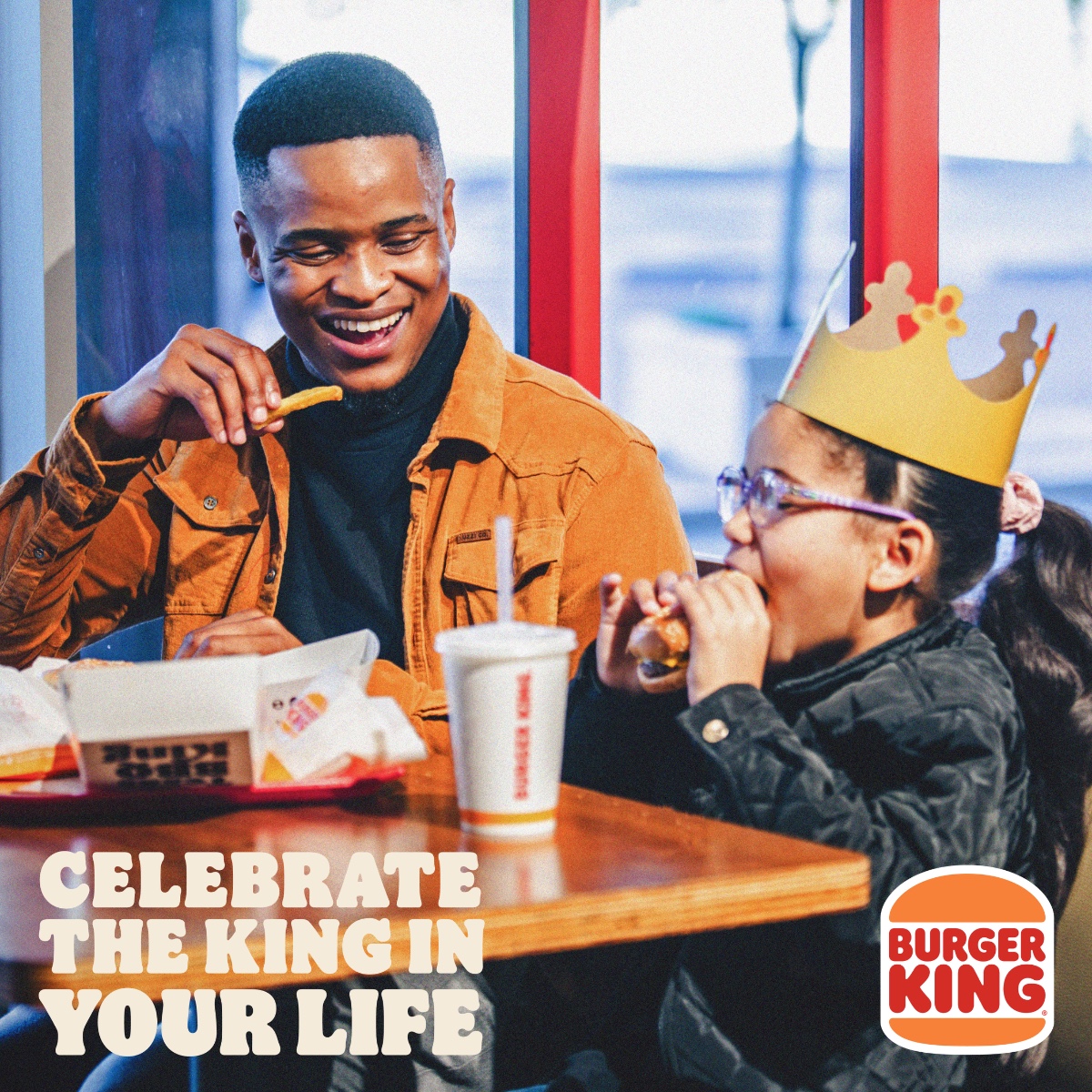BurgerKingZA's tweet photo. Happy Father's Day to all the Kings! 🫶🏻Treat the King in your life to a Texas BBQ King (chicken or bacon)! And for those with smaller appetites, the Texas BBQ King is now available in Jr size too so you can double the love ♡

#FathersDay #BurgerKing #TexasBBQ https://t.co/ap16IwLJdb