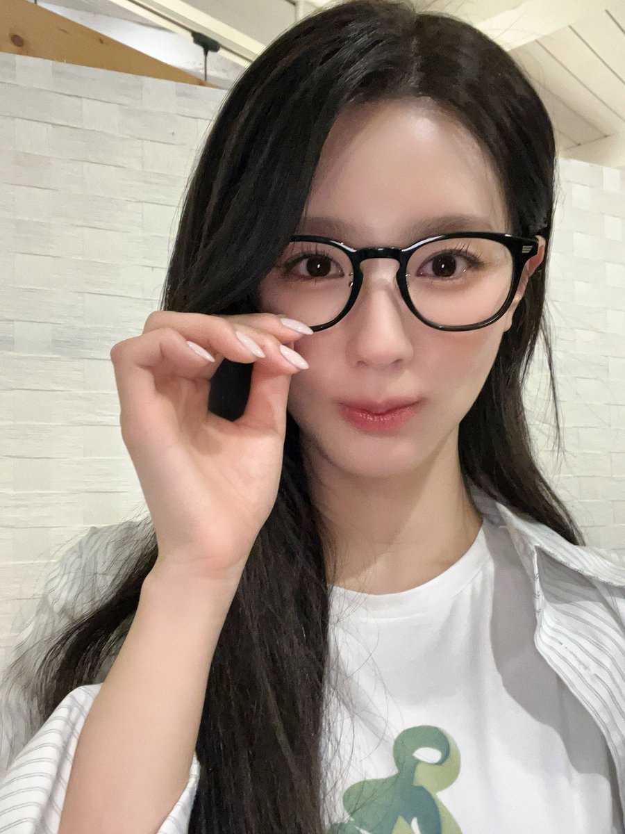 gidle2222's tweet photo. [📢] #여자아이들 #미연 : JTBC <연애남매> 출연 안내

잠시 후 8시 50분, JTBC '#연애남매'에 미연이 출연합니다.
미연과 함께했던 설렘이 가득한 금요일, 그 마지막 🥺
오늘도 꼭 함께 지켜봐 주세요 네버랜드!
여러분의 많은 시청 부탁드립니다 🐰💕

#GIDLE
#MIYEON https://t.co/PXlFh1j0yj