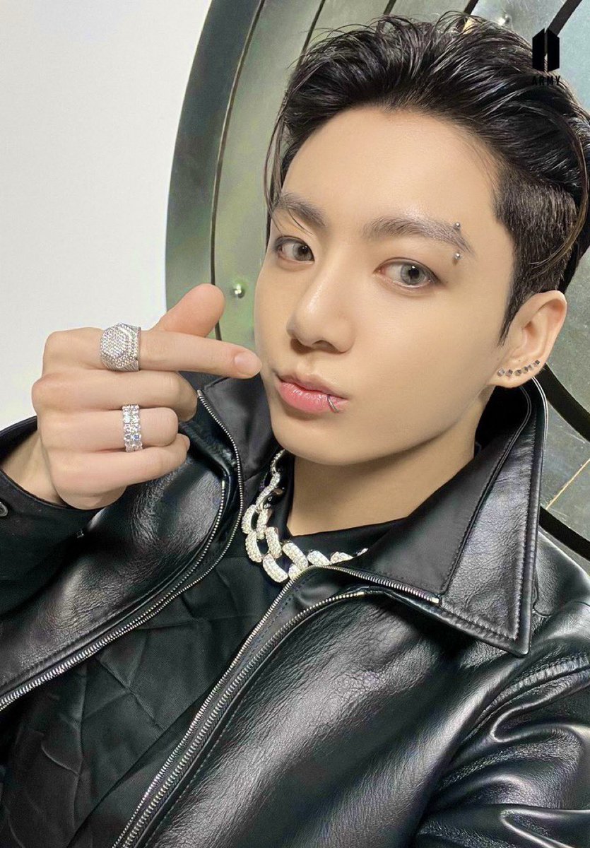 sakkshiii___'s tweet photo. @BTS_twt_JUNGKK 너의 눈 🔥 https://t.co/KmTAQOekBT