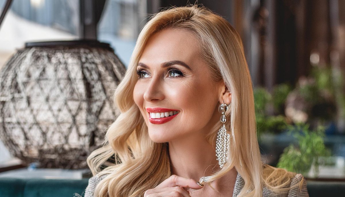 Zeira_Jewelry's tweet photo. Wear that feeling of looking forward to something wherever you go.
https://t.co/3AKlrdrI9f
#elegant #styleinsp #glamour #jewelrylover #finejewelry #fashionstyle #luxuryjewelry #designerjewelry #everydayluxury #luxuryfashion https://t.co/rkwb57ANyt