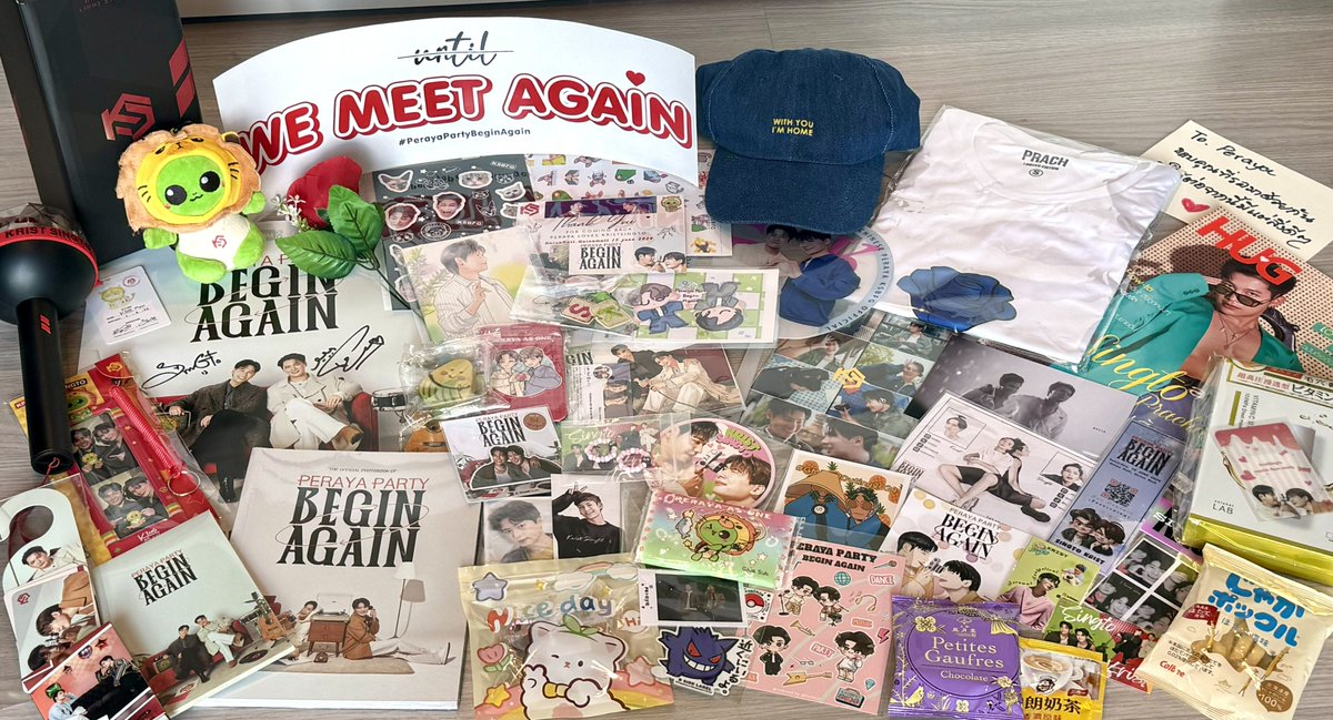 mynameisalicesk's tweet photo. ขอบคุณสำหรับของแจกน่ารักๆนะคะ 🫶🏻
Thank you for these cute giveaway naa
รอบนี้อิฉันเอากู้ดงาน เสื้อสิง หมวกคริส มาอย่างละนิดละหน่อยยยยเพราะจะหมดตัวแล้วคุรน้าาา 🥹 (ขอบคุณน้องนิ้งที่ไปต่อคิวซื้อให้พสเพราะพสลื้มมม 🤣)
งานหน้างานไหนเจอกันอีกฮะ
— 15.05.2024 💕#PERAYAPARTYBEGINAGAIN https://t.co/fsPaPzsEuD