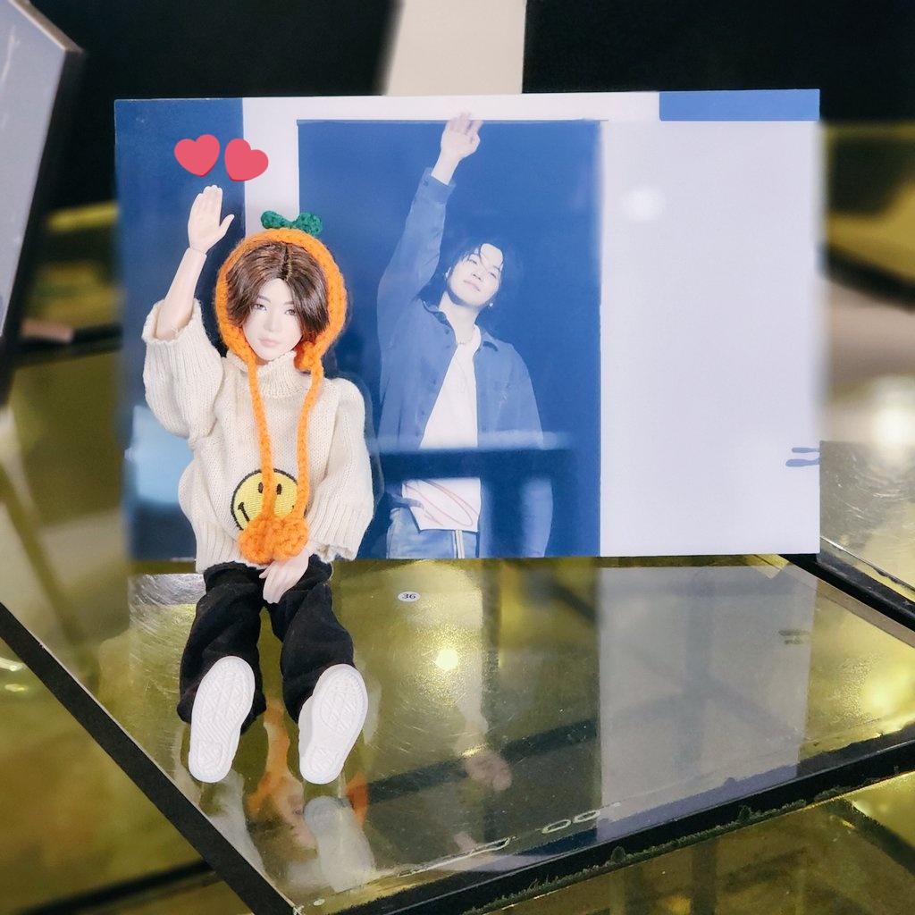 ymicrying's tweet photo. 📍 플랫 (Flat)
윤기 데뷔 11주년 기념 카페 🐱💜
기본 특전 너무 예뻐서 럭드도 도전했는데 미니 액자, 포스터, 손거울, 포카 당첨됐어요 .ᐟ.ᐟ
윤기 느낌 가득한 카페에 전시된 사진, 굿즈 다 너무 취향이라 행복했습니다 🖤

#Our_11th_Season
#우리의_열한번째_계절

@minstery_0309 https://t.co/VzHr8pvND3