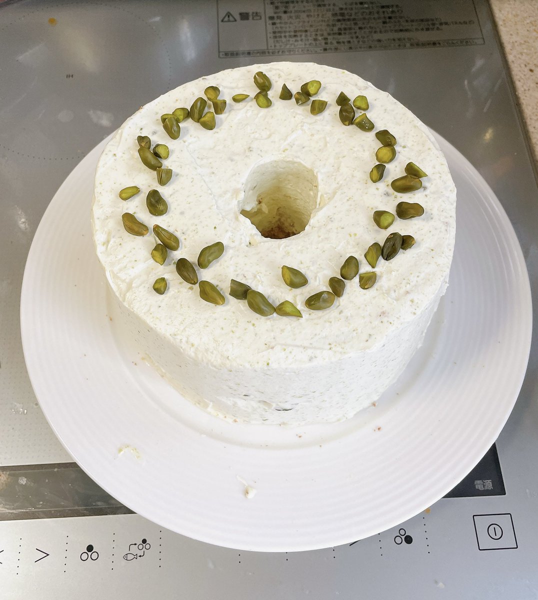 haruka_7110's tweet photo. 父の日ケーキ
生ピスタチオから作ったピスタチオクリームでピスタチオシフォン
お父さんいつもありがとう🎂 https://t.co/tVv1O1cdwj