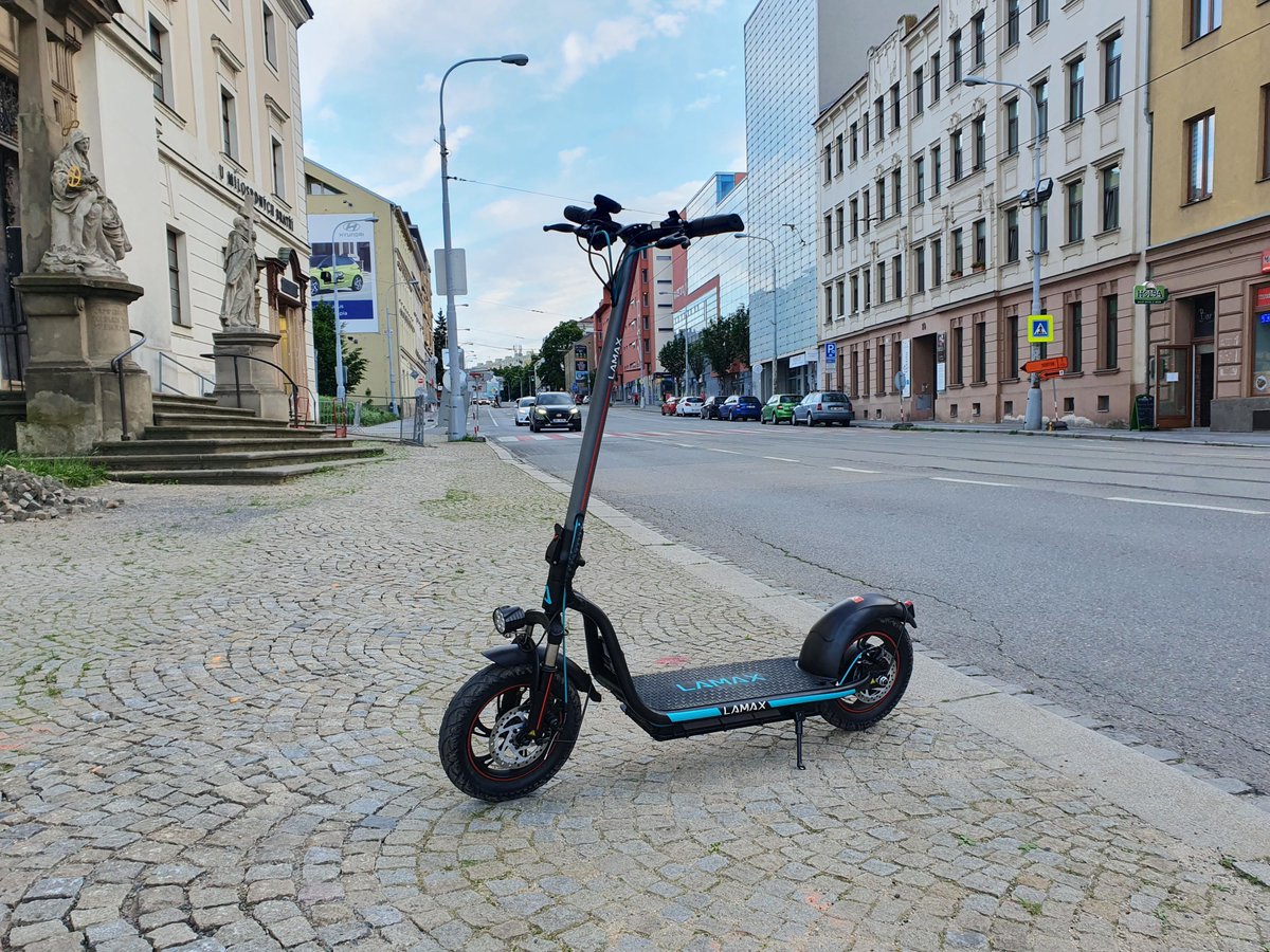 ITmixCZ's tweet photo. Elektrokoloběžka 🛴 Lamax eLander SA50 zaujala
👌 12" pneumatikami,
👐 luxusní nástupní plochou
👇 a jednoduchým vzhledem.

Nabízí pohodlnou jízdu, vynikající manévrování, efektivní přední světlo a spolehlivé blatníky 🌆.

Více naleznete v naší recenzi 👉
https://t.co/DQRifybe1Y https://t.co/ajTL9wQRiF