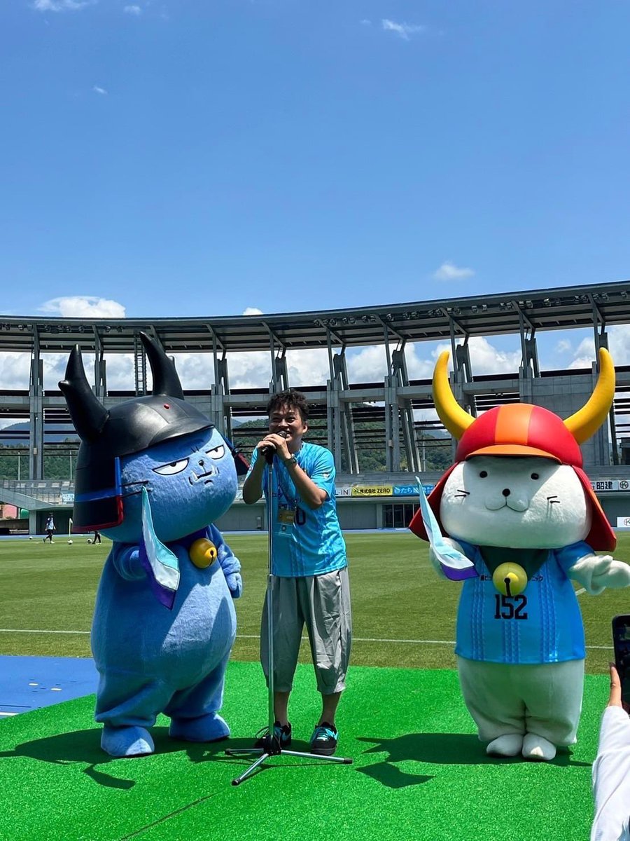 にこにこわる子 本日、ひこにゃんは、わるにゃんこ将軍と一緒に、レイラック滋賀FCの