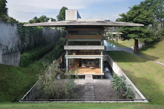 w_emerg's tweet photo. IH Residence designed by andramatin
The project is located in Bandung, a city known for its cool and crisp climate.
Photographs:Mario Wibowo
#architecture #design #Bandung #IHResidence #modernliving #landscapeintegration #sustainablearchitecture #residentialdesign https://t.co/Gu87vgWQoD