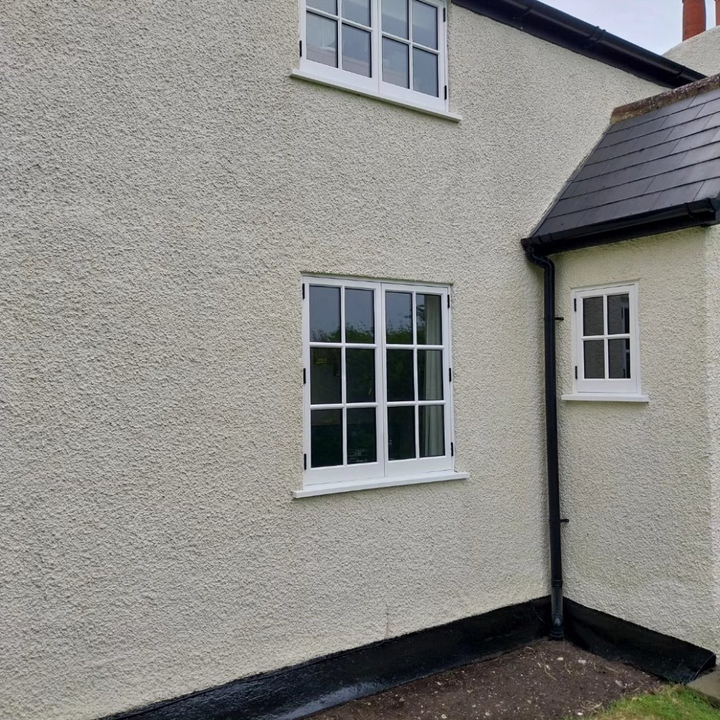 __Superior__'s tweet photo. 8 dry (ish) days out of 10, painting windows and doors. 3 windows and garage woodwork to go.
#Sevenoaks #Decorating #Repeatcustomer https://t.co/uISG4dViVa