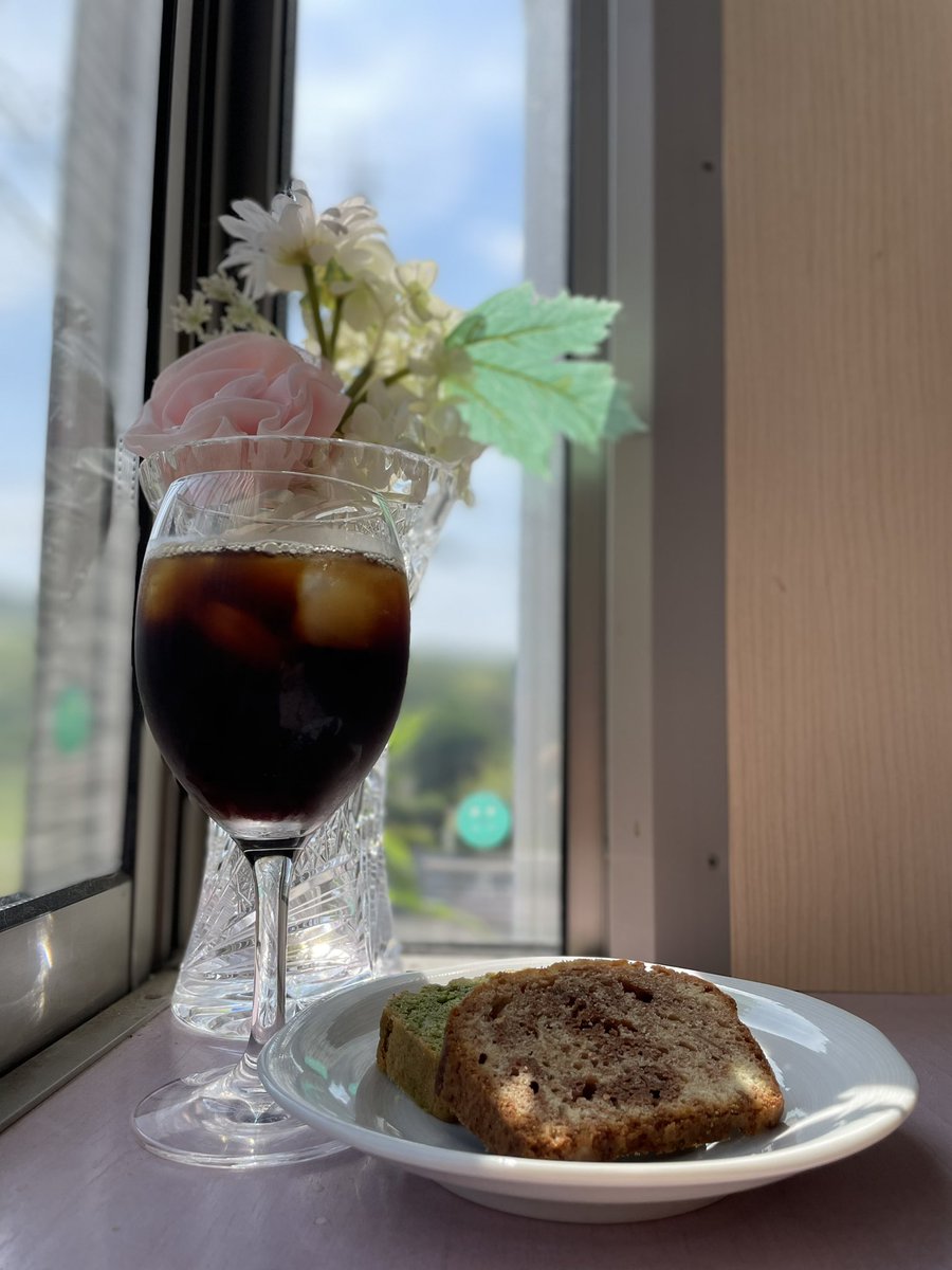 frs_hirakata's tweet photo. #マーブルケーキ
#poundcakes
#marblecakes
#matchacake
#greenteacake
#chocolatecake
#waterbrewedcoffee
#homemadeconfections
#丸久小山園
#パウンドケーキ
#木漏れ日のお茶会
#塾講師飯テロ部
#塾講師喫茶部
#塾講師菓子テロ部
#塾講師スイーツテロ部
#塾講師ぼっちっ茶部
#窓際の水出しコーヒー https://t.co/rX5HpShwYK
