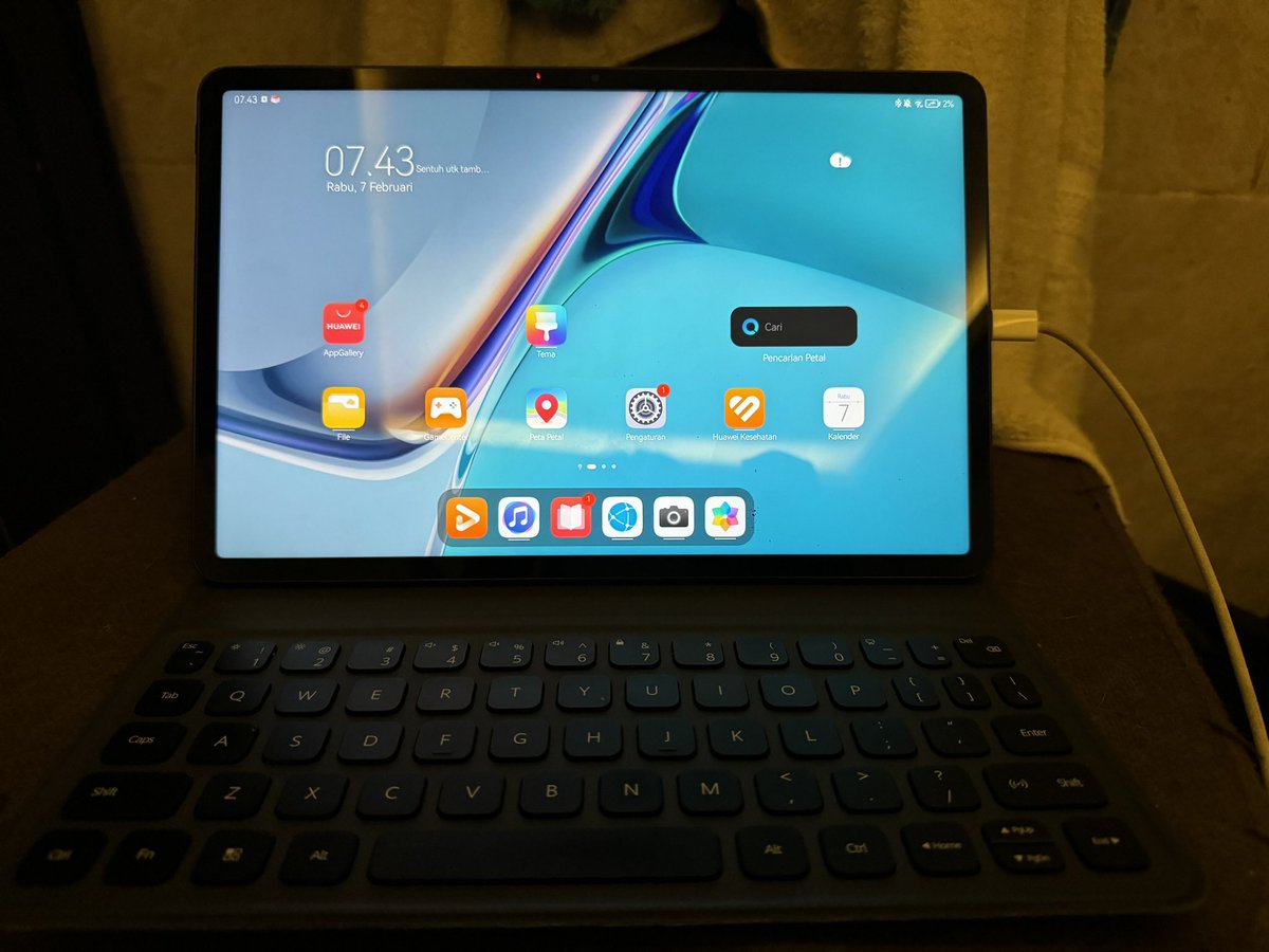 arthapea's tweet photo. Guys aku jual tablet huawei ini ☺️
Fullset ya (cover, magic keyboard, charger dan dus)
📍Bali
#zonauang https://t.co/5QqEshIEkJ