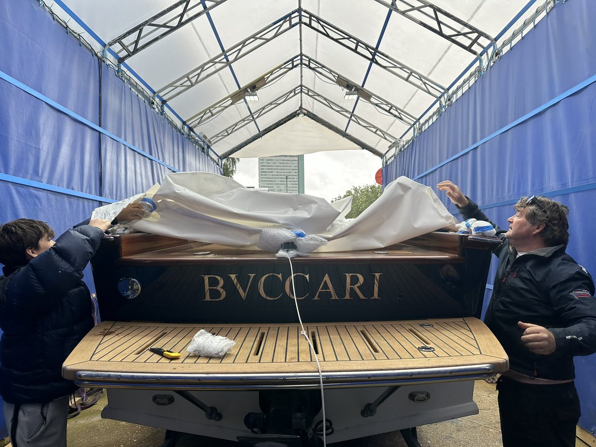 Thames Limo tweet media