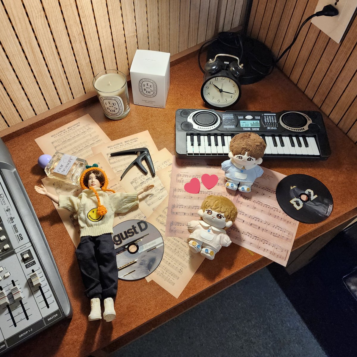 ymicrying's tweet photo. 카페 안 쪽에 윤기 작업실처럼 꾸며진 공간이 있었는데 여기도 너무 좋았어요 👍🏻✨️
윤기야 데뷔 11주년 너무 축하하고 앞으로도 좋은 음악 많이 많이 만들어줘 💙

#Our_11th_Season
#우리의_열한번째_계절

@minstery_0309 https://t.co/ahdKfK63oy