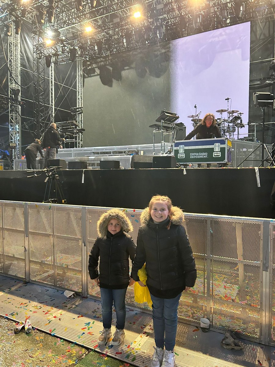 Dondonzjazz's tweet photo. Last night wasn’t all about one singer.. last night my granddaughters danced in rain to their favourite singer 🎶🎤@jessglynne #Scarborough
#wedontwearmakeup
#holdmyhand
#iwillbethereforyou https://t.co/mQXJjzaH4S