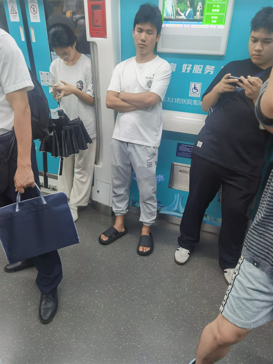 小乌云 tweet media