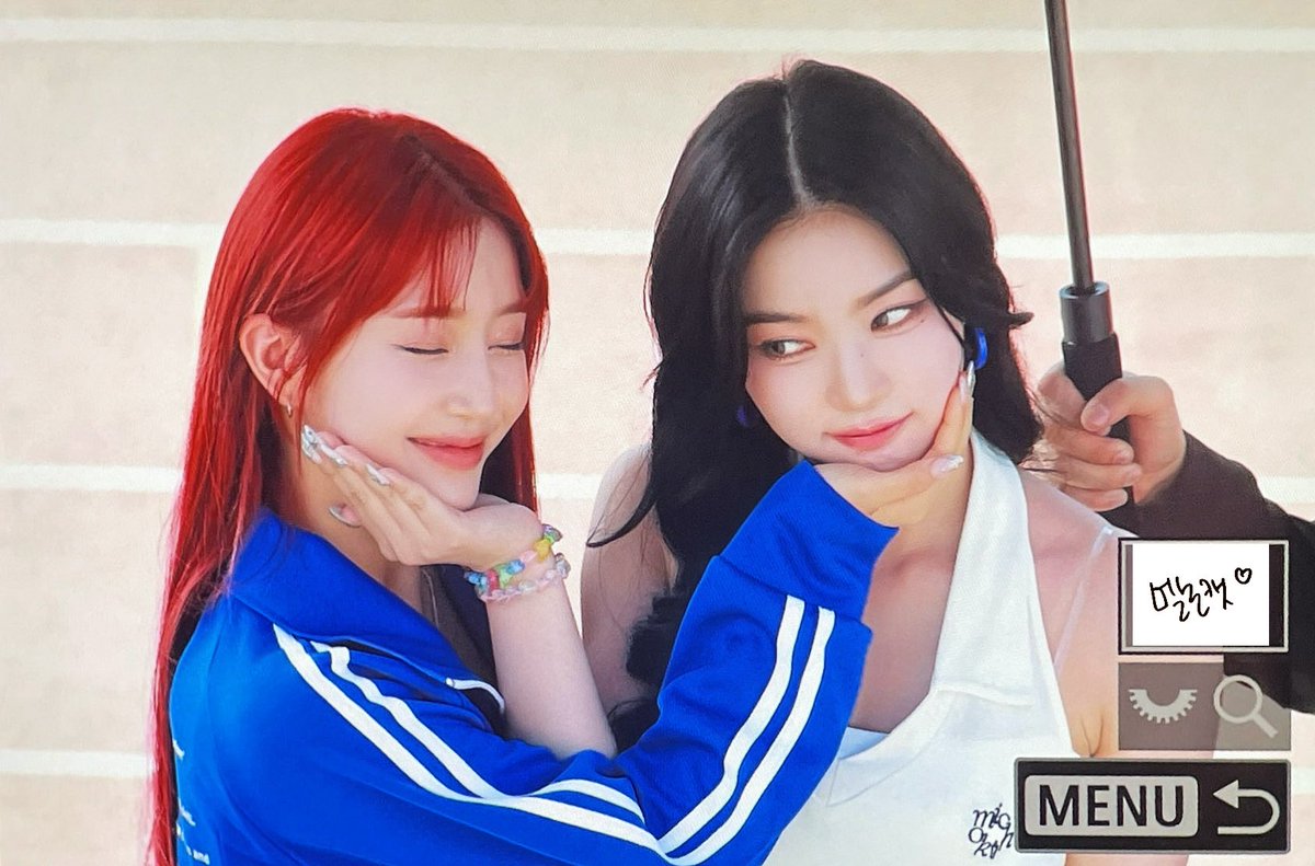 melocat0123's tweet photo. 240616 팬송촬영 프리뷰

#STAYC #스테이씨 #아이사 #ISA #수민 #SUMIN https://t.co/BWxC3i2KkM