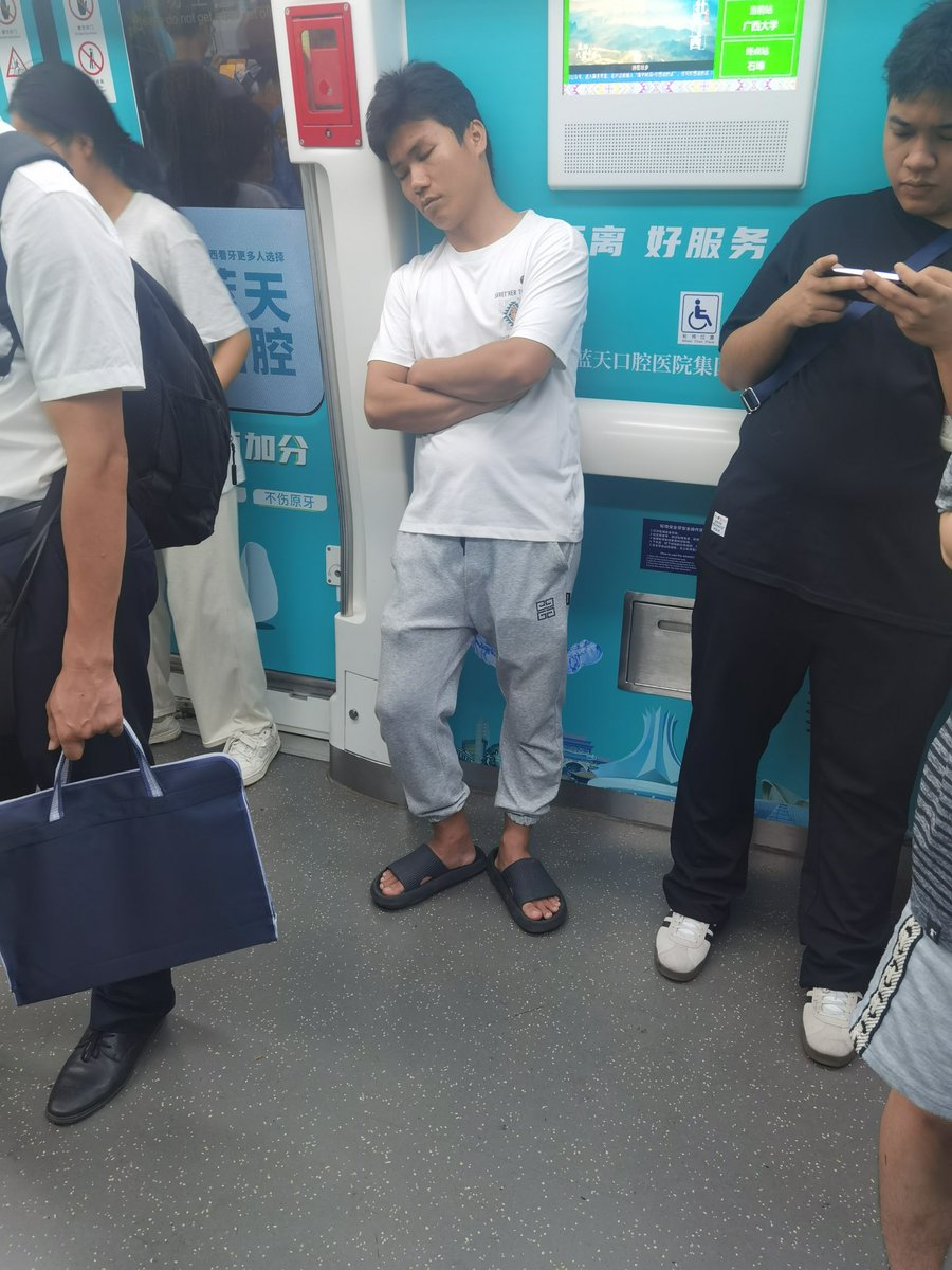 小乌云 tweet media