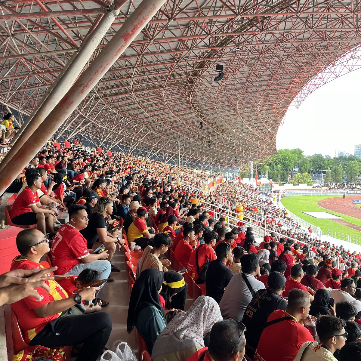 magmalaya's tweet photo. 下周日23号，@selangorfc 对阵 Perak FC 在 MBPJ Stadium 时间为下午 5:30

这里想邀请大家一起来观看该球赛
门票下周可以在网上买，不到 RM30/人

SFC 球队里面其中有个华裔球员 Quentin Cheng，个子高高踢右后卫，挺 solid 的他。

到时候如果发现stadium有什么不足的可以分享给大家，一起改进。 https://t.co/cgLoH8vejP