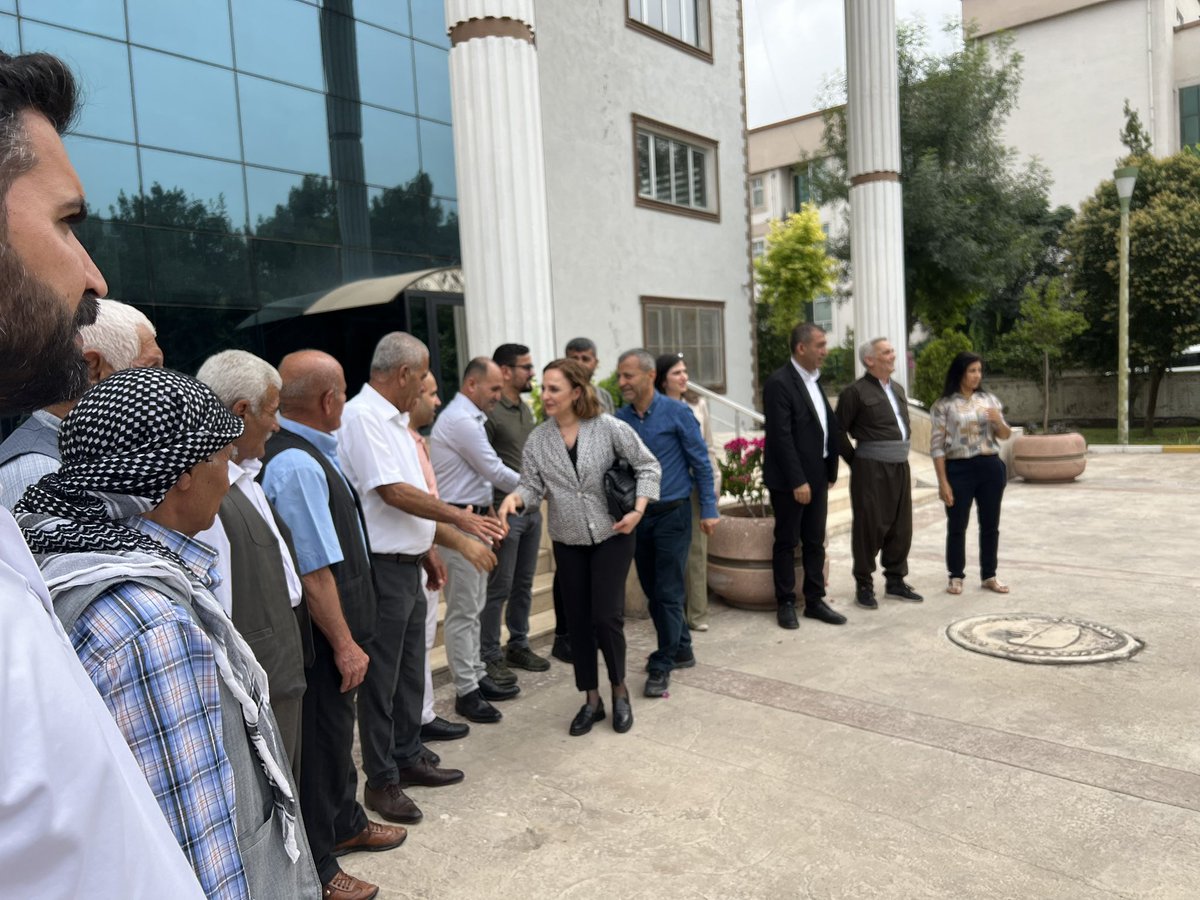 HdpSilopi's tweet photo. Kayyım gasbına karşı demokrasi nöbetimiz kesintisiz devam ediyor. #Colemêrg Belediyesinin yönetimi halk iradesine verilene kadar mücadelemiz büyüyerek çoğalacaktır. 

Silopi Dem Parti olarak bayramı Belediyemizin bahçesinde halkımızla beraber kutluyoruz.. 

#KurbanBayramı https://t.co/SEJbpbXLJ3