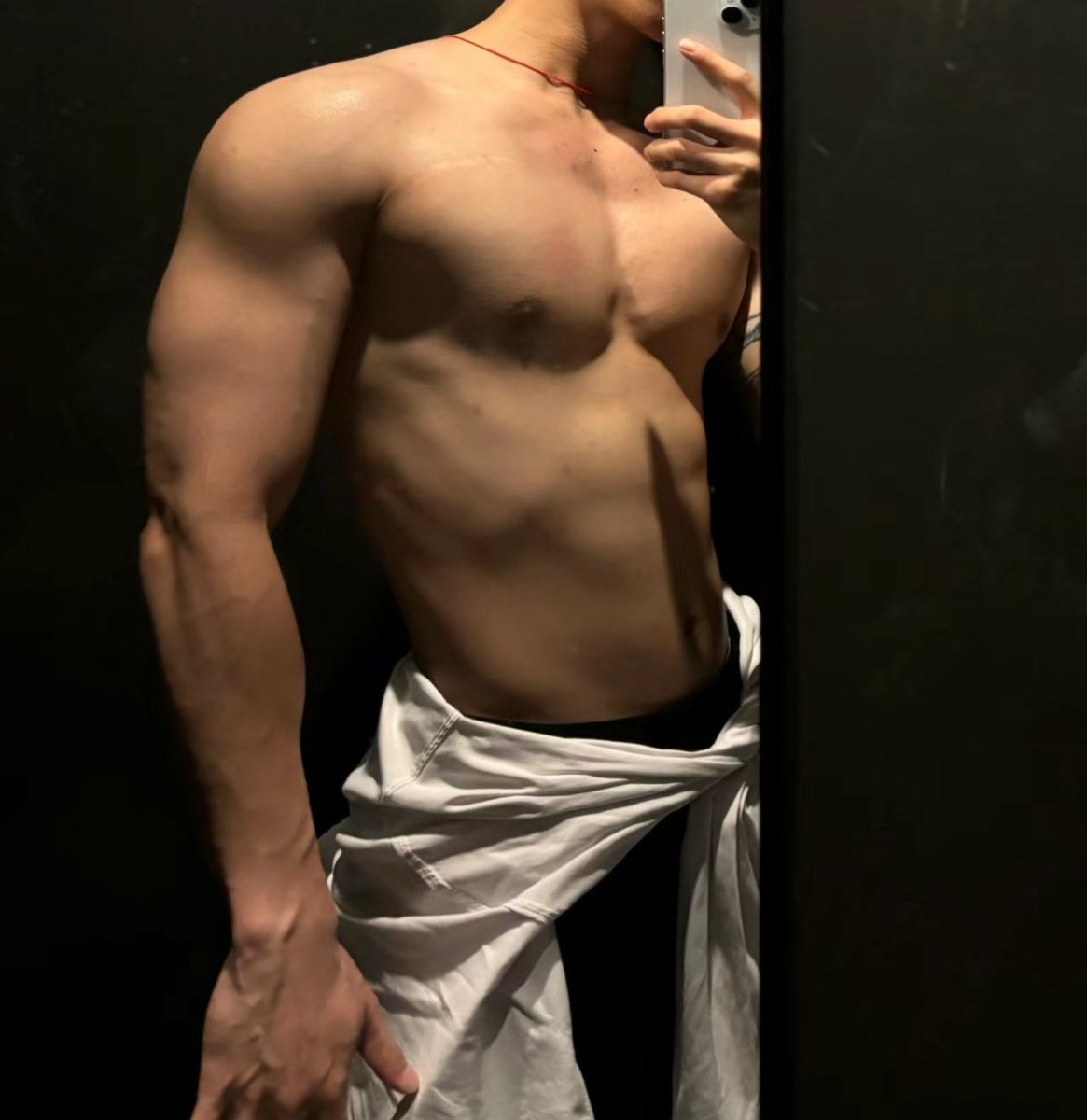 sydkinkymilf's tweet photo. 小红书浅浅找了几个我喜欢的类型 🌚 悉尼有没有啊？ https://t.co/qPDDzzf8S3