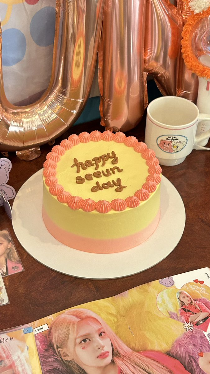 mrchdaisies's tweet photo. my heart is so full... amazing day with all my favorite friends &amp; artists, all under one roof, (without men to ruin the day lol)

daja is such a wonderful venue -- thank u @_seeunnie ily the loml

seeing swith friends always feels like home ☹️ #HappySeeunDay @STAYC_official ♡ https://t.co/6SRqNhm6L7