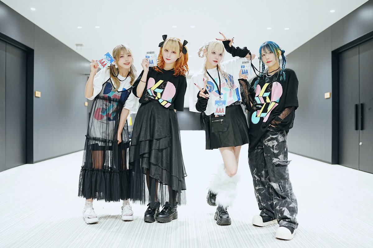 本日の特典会①衣装について】 本日の特典会①では『RAD JAM official