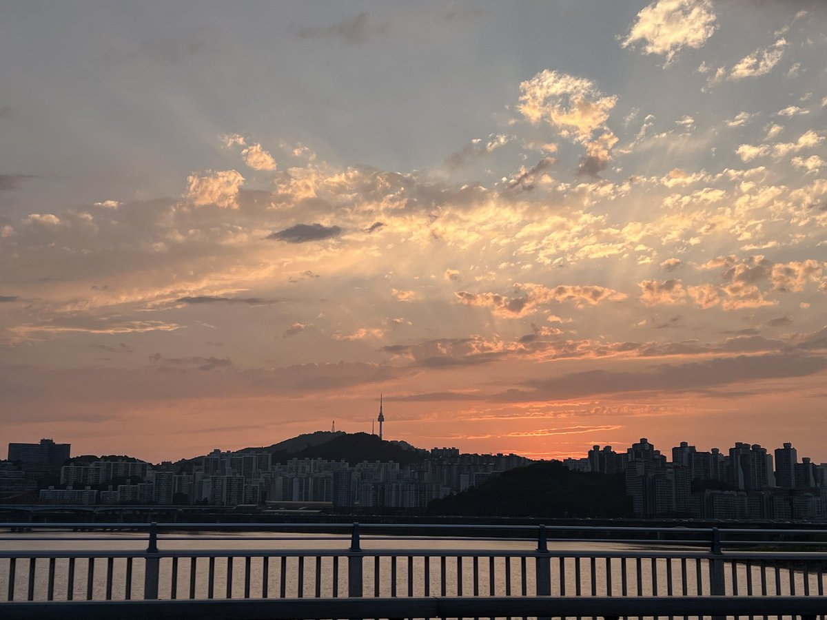 kseulgijjang's tweet photo. by seulgi.                                            by irene https://t.co/RB8ODMWI6V