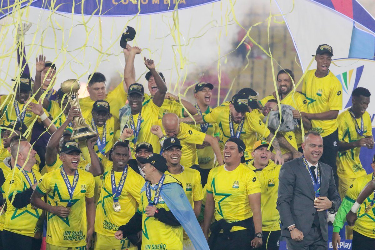 CONMEBOL's tweet photo. ¡Felicitaciones para @ABucaramanga, nuevo campeón de la @Dimayor! 🟡🟢

📸 EFE

#CreeEnGrande https://t.co/mDNr5i2lvP