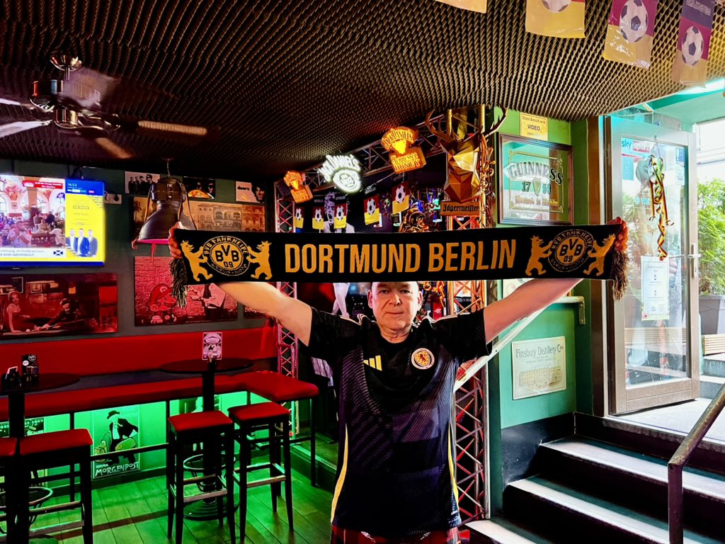 Denkmallounge's tweet photo. Unser Fanschal gerade eingetroffen 🖤💛👍 #BVB #BVBFans #BorussiaDortmund https://t.co/YuwwKk1gEh