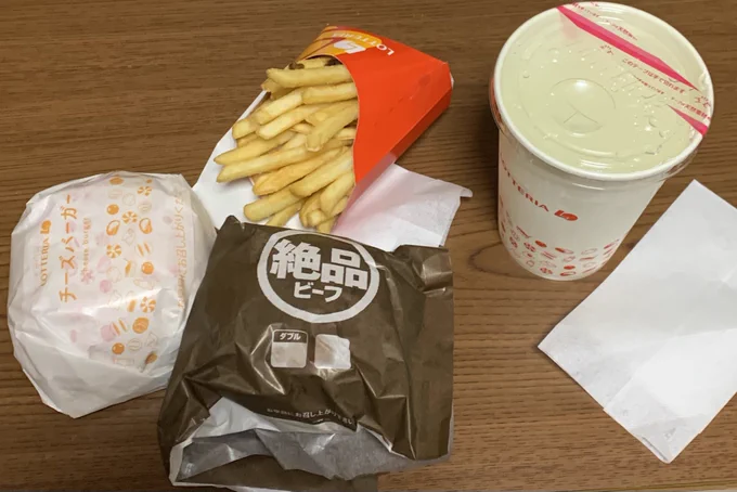 日曜日の豪遊…🍸🍔 