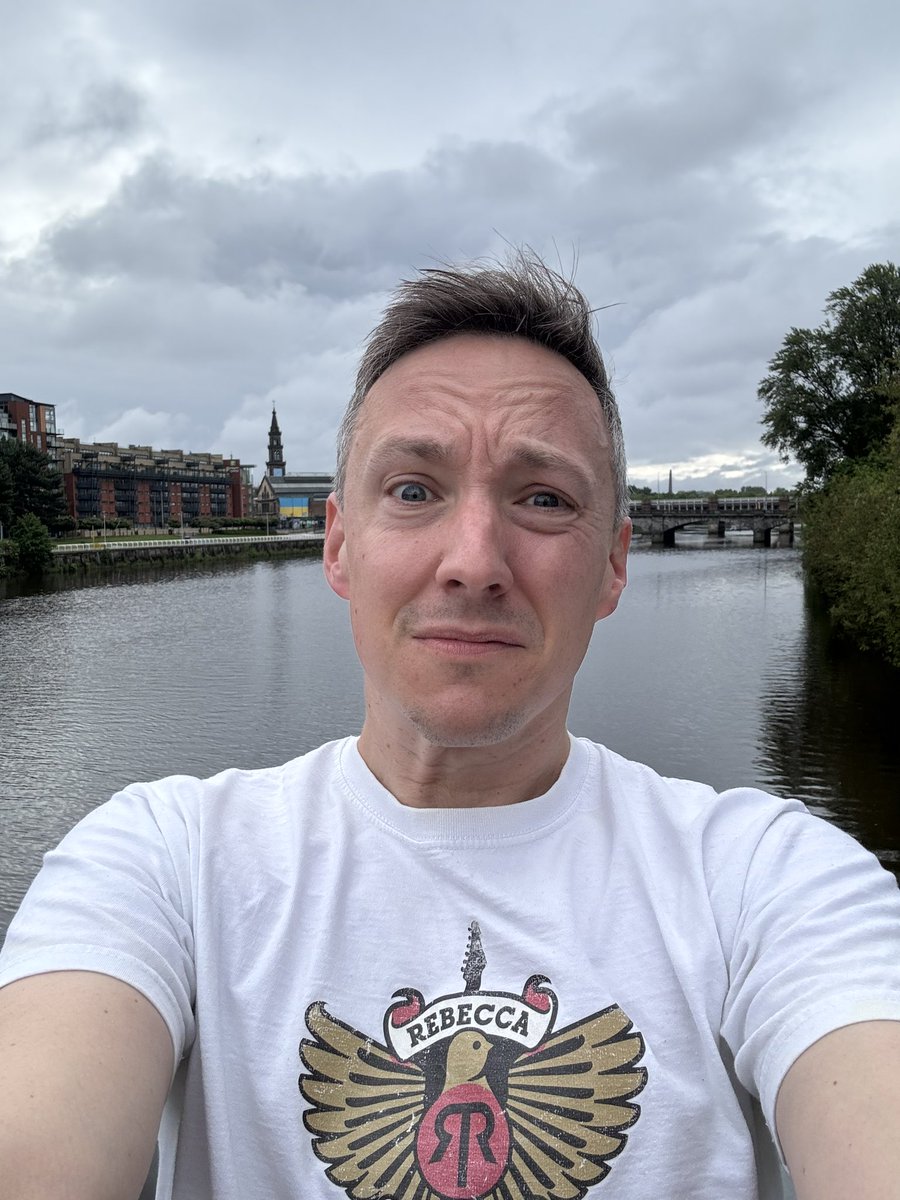HAPPY FATHERS DAY! A rainy start in Glasgow on the way to the Men’s 10k to raise money for Rebecca Rocks! 

Team Mckeown are running later in the year too so why not celebrate Father’s Day with a donation <a href="/supportCHAS/">Children's Hospices Across Scotland</a> <a href="/RebRocksCHAS/">Rebecca Rocks</a> <a href="/robdelaney/">rob delaney</a> 

justgiving.com/page/team-mcke…