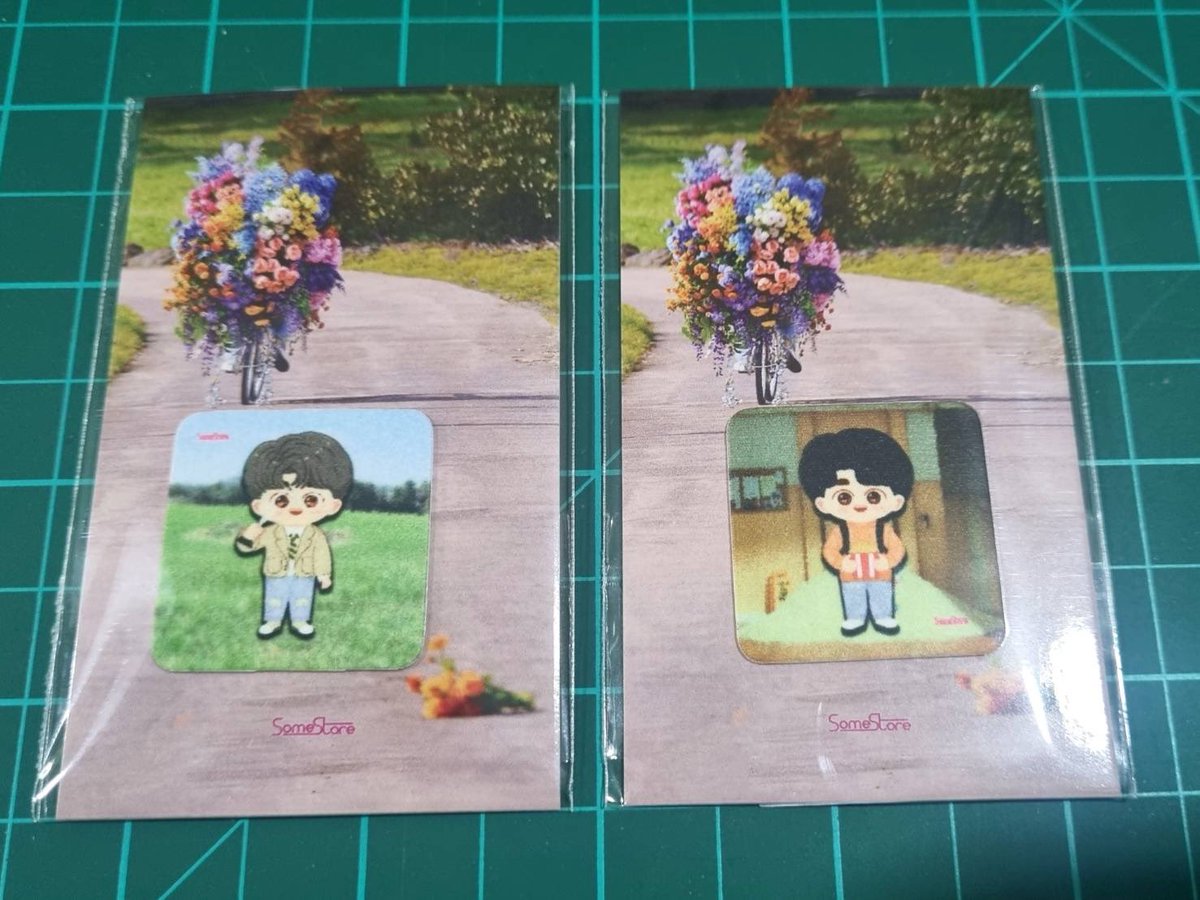 SomeStore's tweet photo. Habang busy si hacker sa pagbabalot, share ko one of the #SomeStoreFreebies ng BLOSSOM Album GO.
Stick nyo sa likod ng phone/tablet para may instant cute kayong pamunas pag madumi/panay fingerprint na ung screen nyo. 😉 Can also be used din sa 👓. 😁
1 album : 1 random microfiber sticky po yan kaya sure na meron kayo if you joined our Blossom album GO (pwera kalimot hacker 😂).