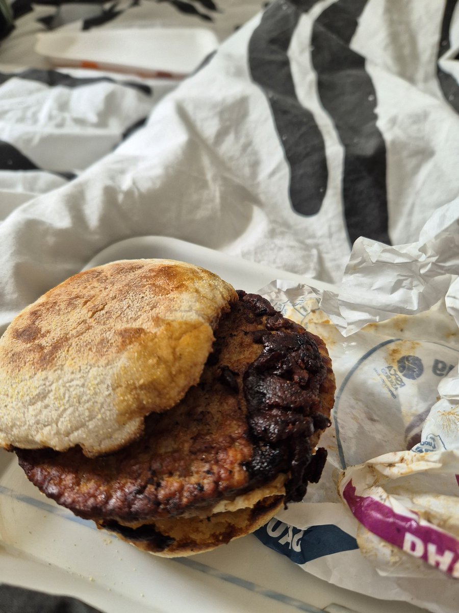 VezPlays's tweet photo. @McDonaldsUK my wife and kid waited 45 mins for this and it looks absolutely disgusting. This was 6 pound and covered in black crap all over the wrapper https://t.co/ToWutyLsYU
