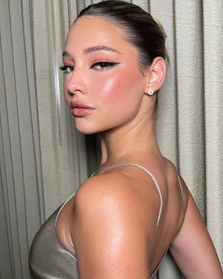 madelyncontent's tweet photo. She looks just like a dream, the prettiest girl we’ve ever seen.🎶 https://t.co/Qa4gArgDdE