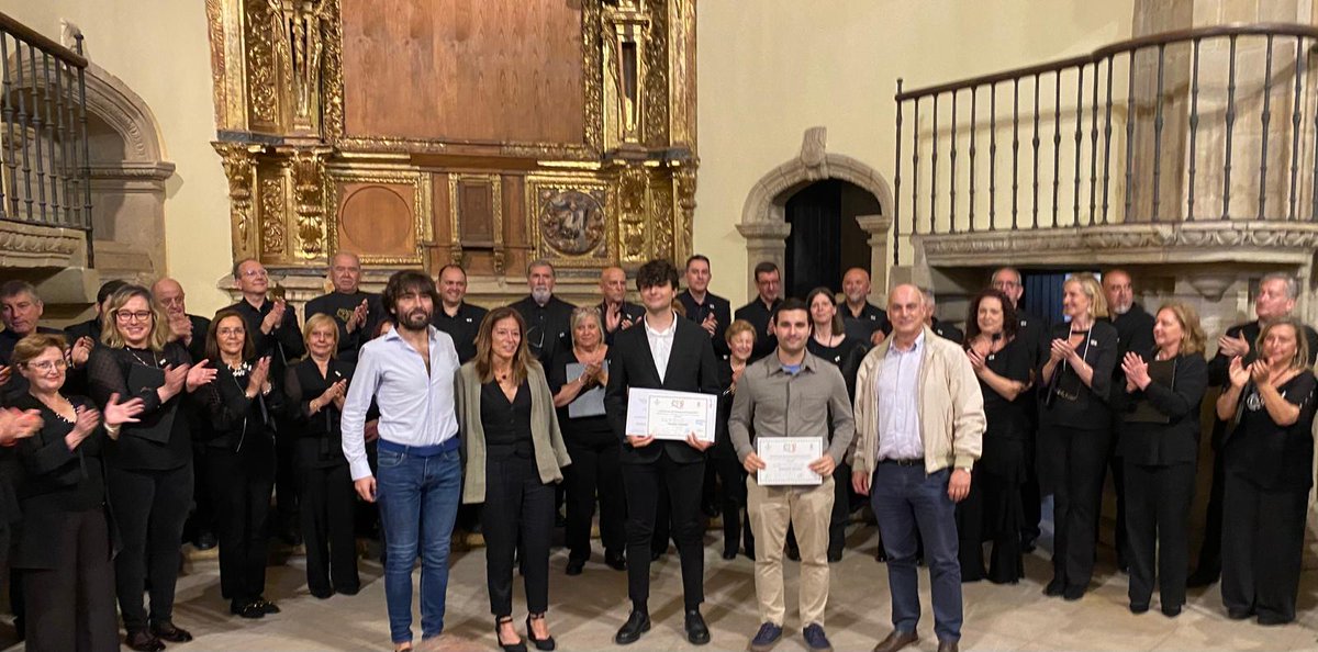 Teo Montero, con De profundis 1° premio del III Concurso de Composición EVG y Jorge Diego Valera, con Gloria tempestas, premio del público, junto al jurado, Elena M García,  Fernando Agüera y Guillermo Mtnez Vega.
Gracias a los patrocinadores y al público, que llenó el local.