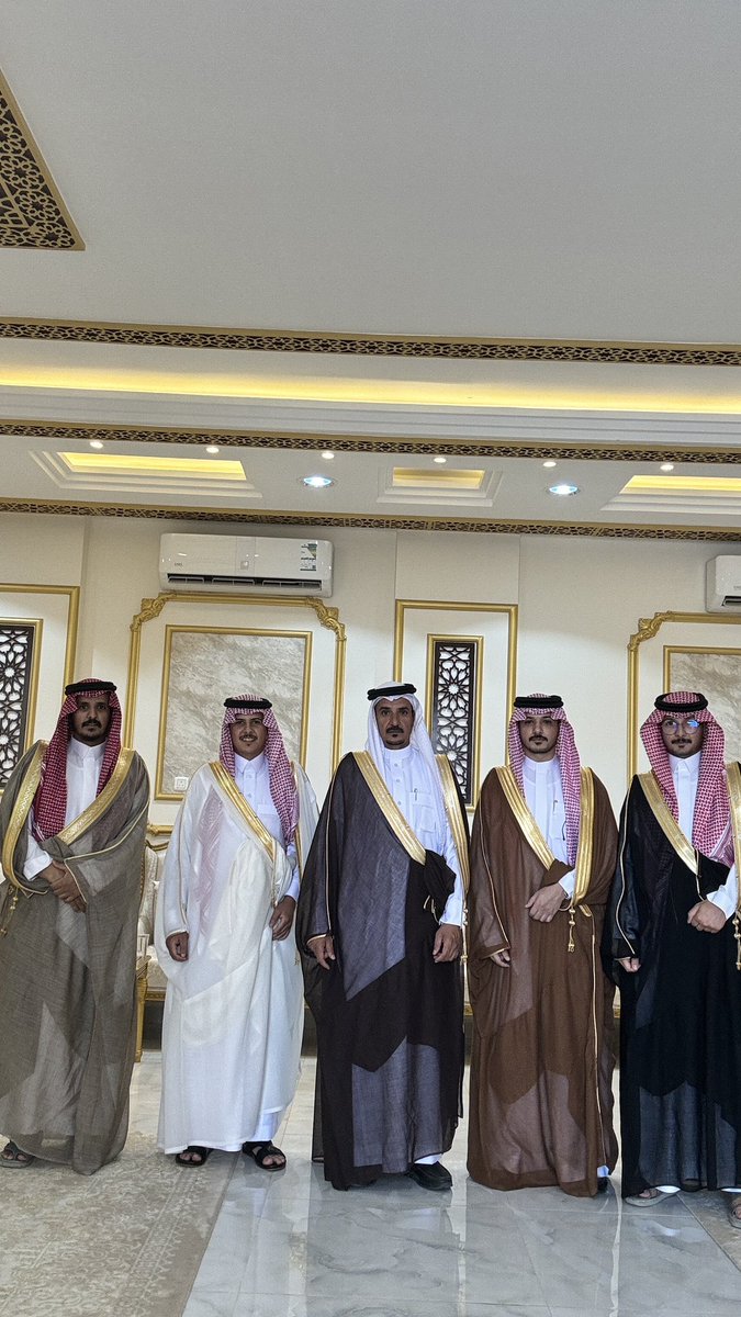 اهنئكم بحلول عيد الأضحى المبارك أعاده الله علينا وعليكم بالخير واليمن والبركات.