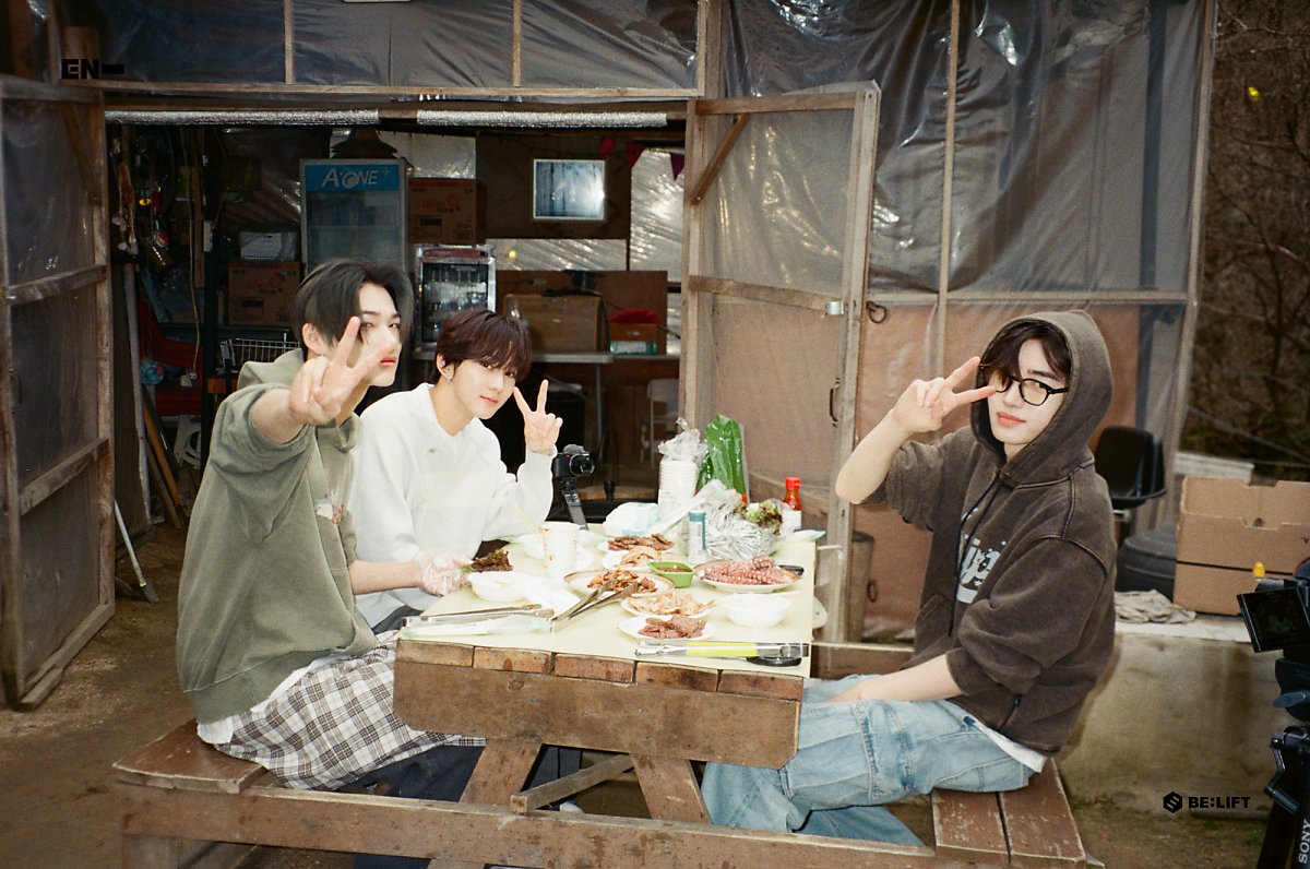 wowo0wow's tweet photo. 이 세명조합 너무 좋으다...😍 https://t.co/1E7OaDEk2S