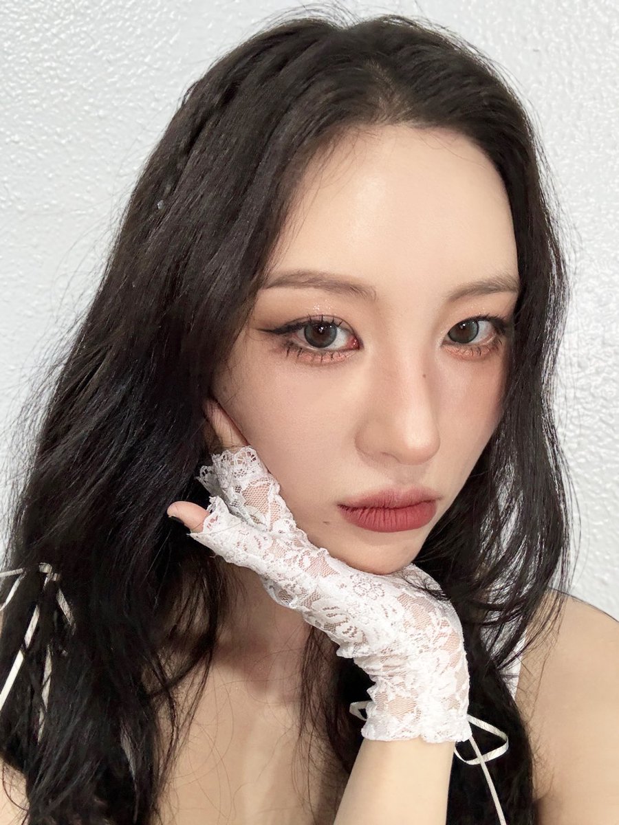 official_sunmi_'s tweet photo. [#MIYAPIC📸]
⠀
꿈만 같던 한주,
Rock미와 함께 마무리🎈
⠀
활동은 끝났지만,
Fall in Love with miya-ne🤟🏻
Forever💓
⠀
#SUNMI #선미 
#Balloon_in_Love https://t.co/h7TxA51DAE