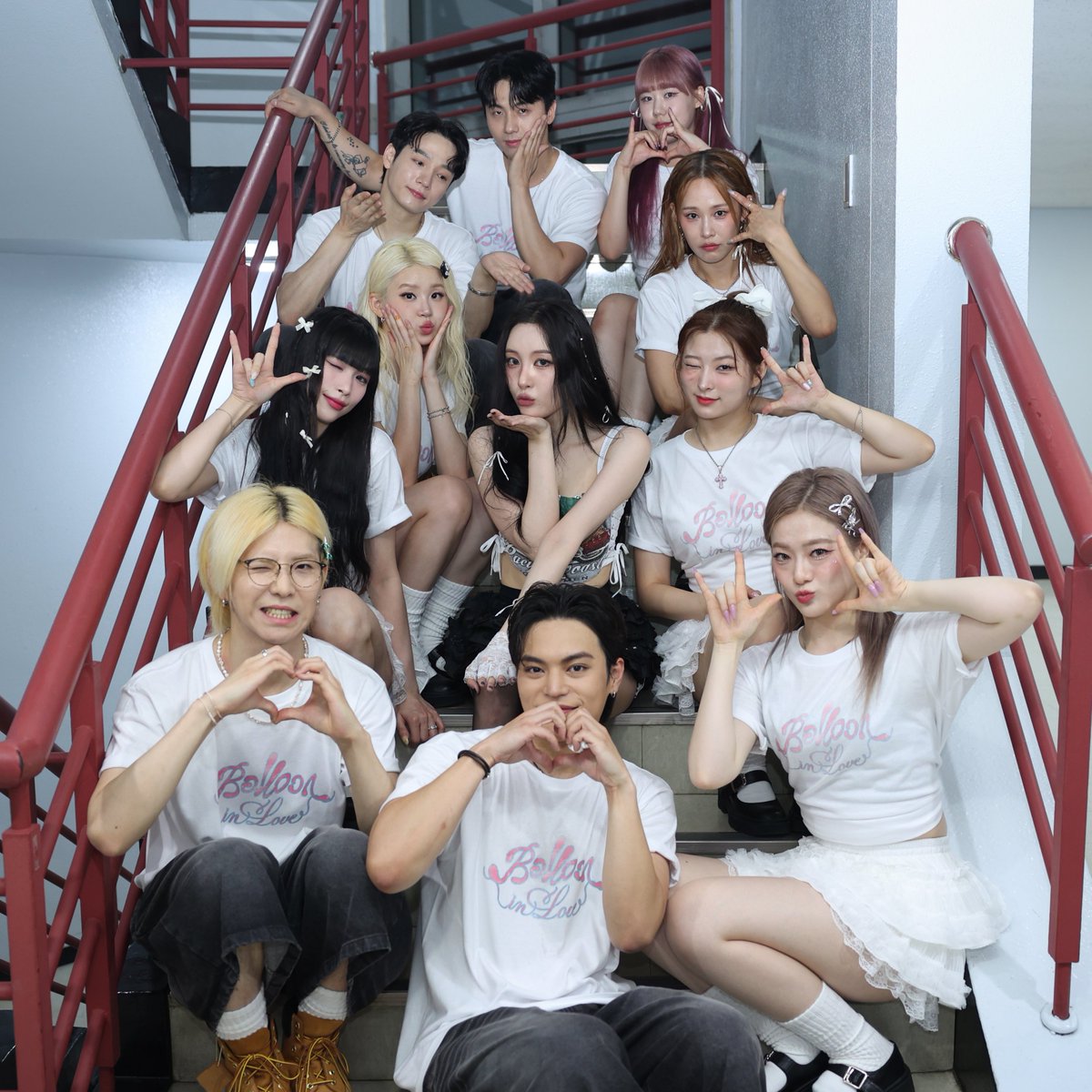 official_sunmi_'s tweet photo. [#MIYAPIC📸]
⠀
꿈만 같던 한주,
Rock미와 함께 마무리🎈
⠀
활동은 끝났지만,
Fall in Love with miya-ne🤟🏻
Forever💓
⠀
#SUNMI #선미 
#Balloon_in_Love https://t.co/h7TxA51DAE