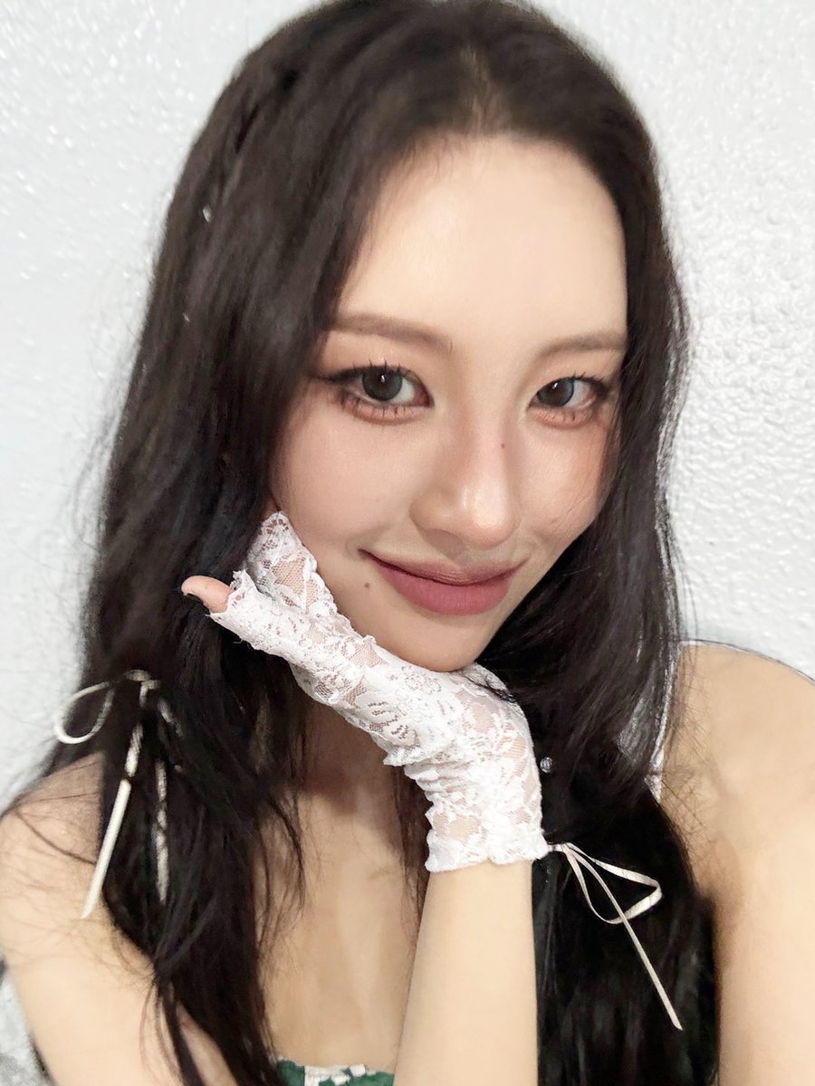 official_sunmi_'s tweet photo. [#MIYAPIC📸]
⠀
꿈만 같던 한주,
Rock미와 함께 마무리🎈
⠀
활동은 끝났지만,
Fall in Love with miya-ne🤟🏻
Forever💓
⠀
#SUNMI #선미 
#Balloon_in_Love https://t.co/h7TxA51DAE