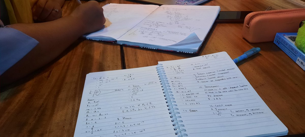 Shamandraa's tweet photo. fisika is hard to understand tapi all the things related sama fisika bener bener amazing😟🌌 https://t.co/c0jiSyGwXK
