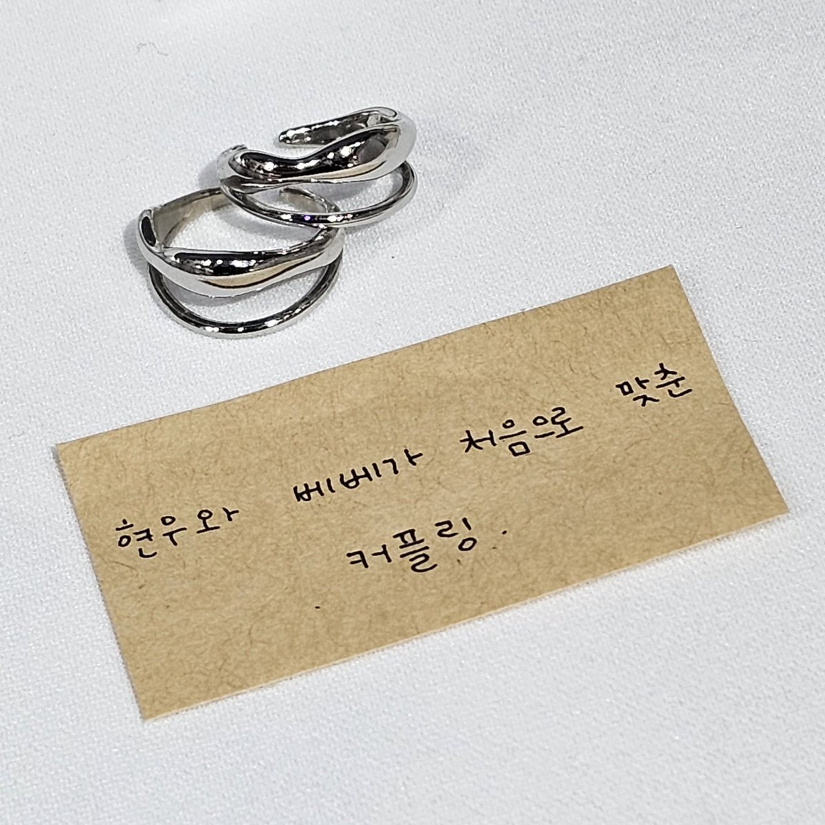 nvrmnd126's tweet photo. 그리고 그이와의 추억 가득한 이 공간에서 그만 무너지고 말았습니다🫠 아니 미친 컨셉ㅠㅠㅠㅠㅠㅠ 과몰입의 과몰입을 부르는 소품 배치를 보세요🫢 어흐흑 저 아직 현우한테 미련이 잔뜩 남았나봐요ㅠㅠㅠㅠ (당연함 헤어질 생각 추호도 없음)
@dear_my_mon
#나의_해가_되어준_손현우 https://t.co/eL8e231heG