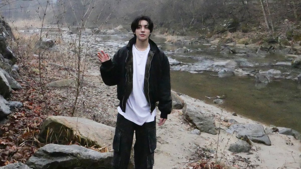 sjydaiIy's tweet photo. 🏕️ 🌲🌿🪨 #enhypen_jake https://t.co/2LDL2DGUcU