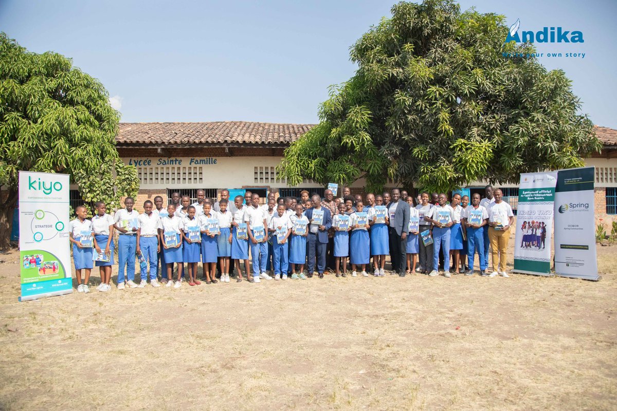 andikamagazine's tweet photo. Spring Communities @Spring_Cmties in collaboration with the Ministry of National Education and Scientific Research @MENRS4 , with funding from the Belgian NGO KIYO, has officially launched an educational tool the “Comics” on June 14, 2024 at the Holy Family School of Kinama.. These comics books will be used in schools.

Among the six target schools; the 3 schools of Bujumbura City and 3 of Bujumbura Rural where it carries out its activities, @Spring_Cmties has chosen the Holy Family School to officially launch an educational tool condensing the themes which reflect the challenges that pupils encounter in educational establishments in particular the children's rights, unwanted pregnancies, massive repetition of grades.

The ceremonies attended by the Executive Director of Spring Communities, Hardy Ruremesha, the Representative of the Belgian NGO Kiyo in Burundi, Sandrine Sangwe, the representative of the Minister of National Education and Scientific Research, the General Director of Curricula and Educational Innovations Prof André Nduwimana, the Director of the Holy Family High School of Kinama Alexis Niyonzima, the provincial director of education and other educators.

#andikamagazine
#writeyourownstory
#MENRSC
#KIYO
#springcommunities