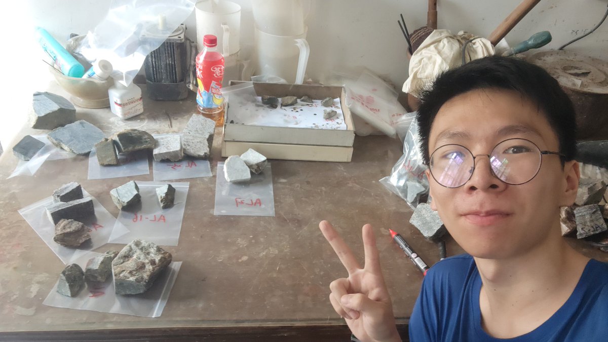 JamieChen233's tweet photo. I love my rocks 🪨
I love my faults ❌
I love what I do 🔨
I love who I am 🌈
#HappyPride https://t.co/l8Ciyw1aL7