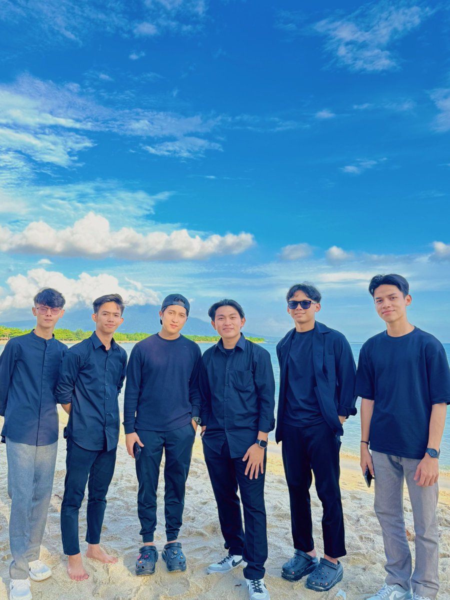 AAFERDII's tweet photo. Mantai Bareng #adzando #miftahfarid #yusufallampungi #ahmadwidani #aaferdiii https://t.co/p2Nkv0A7tV