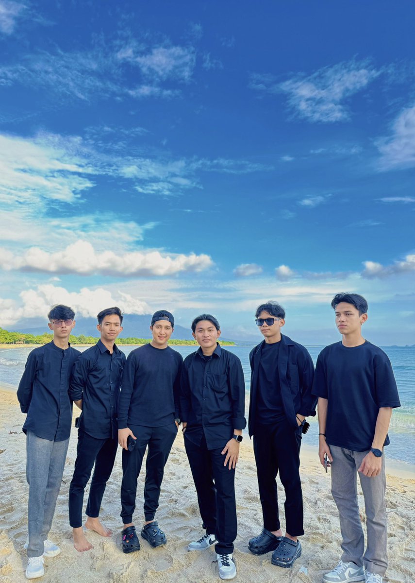 AAFERDII's tweet photo. Mantai Bareng #adzando #miftahfarid #yusufallampungi #ahmadwidani #aaferdiii https://t.co/p2Nkv0A7tV