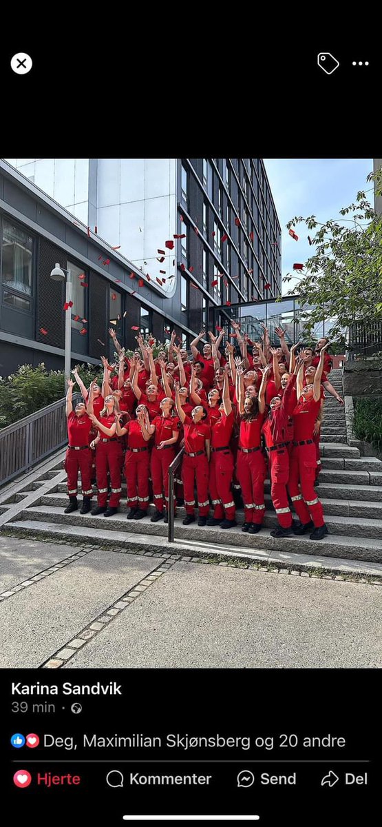 TrineStaff's tweet photo. Kullfest - endelig nye, friske krefter til norsk helsevesen🎓 https://t.co/fnUgn3VqRx