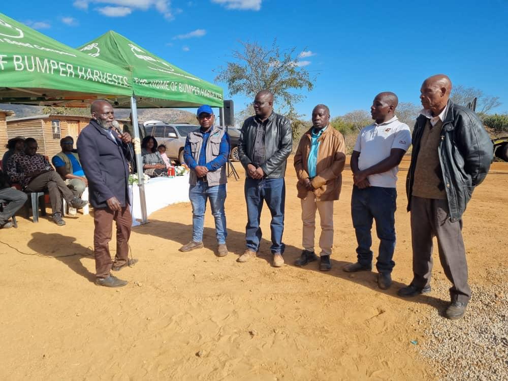 The rehabilitation included construction of a masonry weir, pumping sump, retaining walls and concrete duct outlet, installation of 24 centre pivots, excavation of a silted 18km earth canal by <a href="/DepofIrrigation/">Doirrig</a> construction of an 8. 2 km  HT powerline and installation of 6