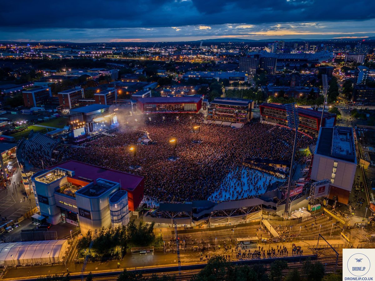 The Foo Fighters from the air 🤘

What a stunning pic of last night’s Old Trafford gig 🤩

📸 Drone JP
